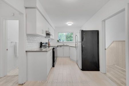 For Lease - 2076 Constance Drive, Oakville, Ontario - Photo 5