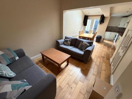 128 Donegall Avenue, Belfast, BT12 6LX - Photo 2