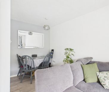 Old Fives Court, Burnham, Bucks,SL1 - Photo 2