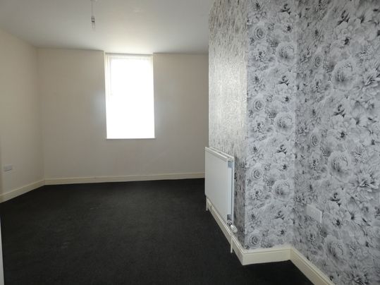 Tyldesley Road flat D - Photo 1