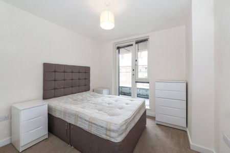 2 bedroom flat in 43 Heneage Street - Photo 4