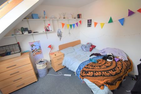 7 Bed Semi-Detached House, Granby Gardens, RG1 - Photo 4