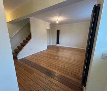 2 bedroom semi-detached house to rent - Photo 5