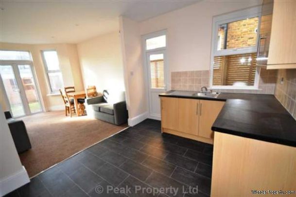 1 bedroom property to rent in Westcliff On Sea - Photo 1