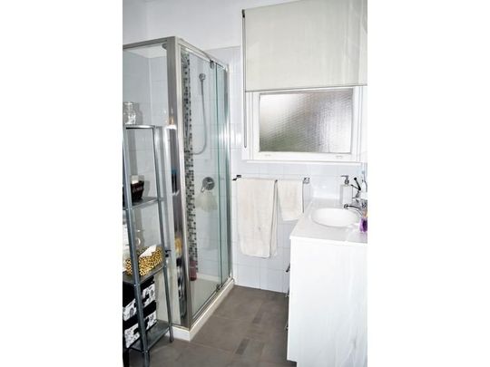 2 Collins Street, Heidelberg Heights - Photo 1