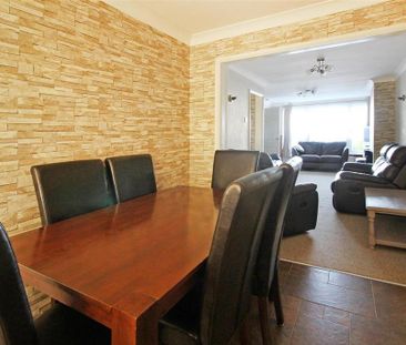 4 bedroom end of terrace house to rent - Photo 2