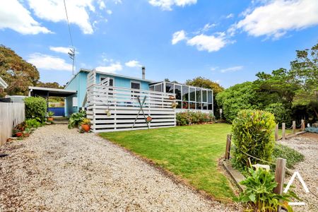 Cosy Coastal Cottage for Lease in Greens Beach - Photo 2