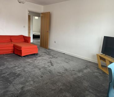 2 bedroom flat to rent - Photo 4