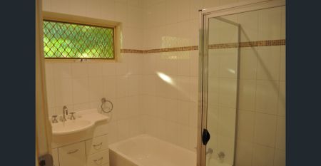 DETACHED HOMETTE - SPACIOUS - LOCATION - Photo 4