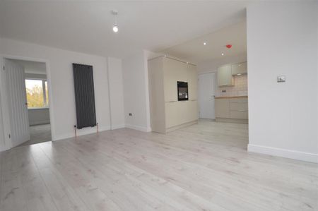 4 bedroom detached bungalow to rent - Photo 3