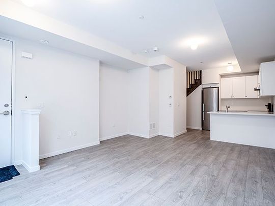 For Lease - 300 Alex Gardner Circle Unit# 61, Aurora, Ontario - Photo 1