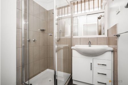 NEAT AS A PIN | HEATING AND COOLING | EASY ACCESS TO TRANSPORT - Photo 5