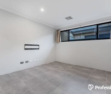 Spacious Family Living in a Sought-After Treeby - Photo 5