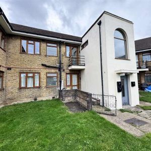 Edenvale Close, Mitcham, CR4 - Photo 2