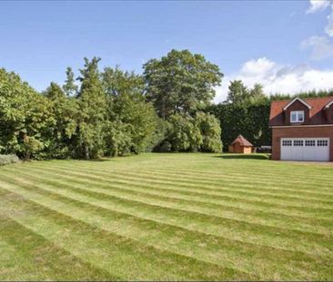 Little Bassett, Granville Road, St Georges Hill, Weybridge, Surrey,... - Photo 2