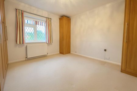 4 bedroom semi-detached house to rent - Photo 4