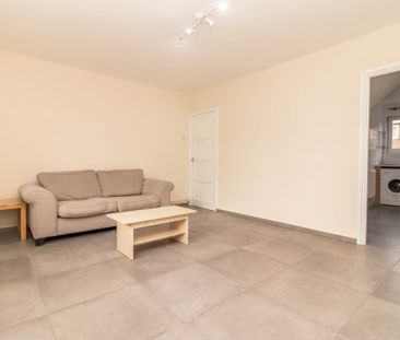 Recently refurbished 3 bedroom flat in Old Street - Photo 1