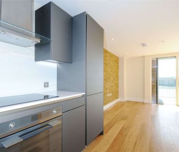 A well appointed 1 bedroom apartment situated on the third floor of this riverside development, located in the heart of Wapping, literally next door to Wapping Overground station. - Photo 1