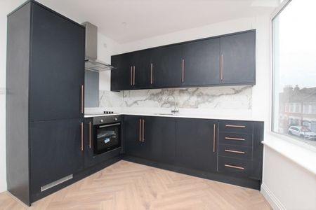 Bains Apartments, High Road, Ilford, Essex IG3 - Photo 5