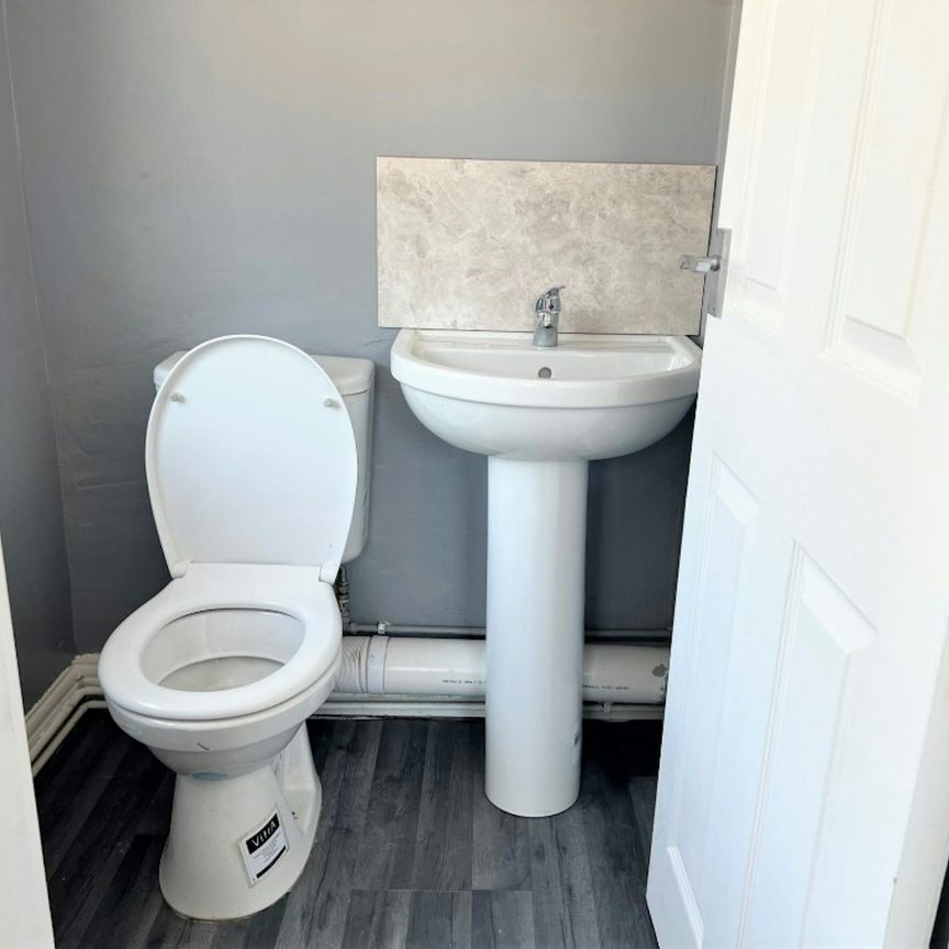 House share to rent on - Photo 1