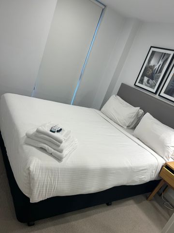 Furnished two-bedroom apartment - Photo 3