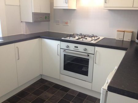 3 bedroom flat to rent - Photo 5