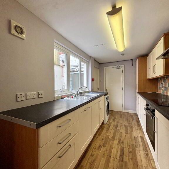 3 Lisburn Avenue, Belfast, BT9 7FX - Photo 1