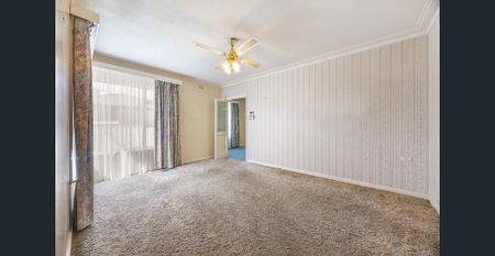 COMFORTABLE FAMILY HOME WITH SHEDDING AND WORKSHOP - Photo 2