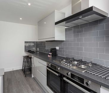 Beautiful new shared house in walking distance to QA Hospital Room 2 - Photo 6