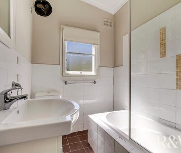 Tidy 3 Bedroom Home - Photo 3