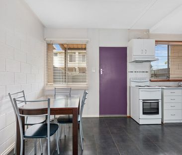 Modern & Fully Furnished Townhouse in Sought-After Kambalda West - Photo 2