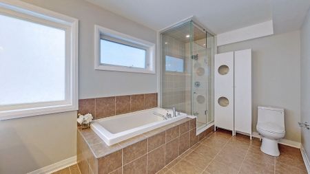 For Lease - 11 Locust Lodge Gardens, Toronto, Ontario - Photo 4