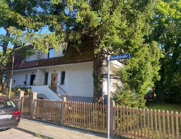 Wohnung innerhalb einer sanierungsbedürftigen DHH zu vermieten - Foto 1