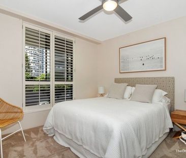 Entire half-floor overlooking Yacht Club. - Photo 6