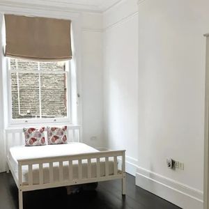 3 Bed Flat, Great Portland Street, W1W - Photo 2