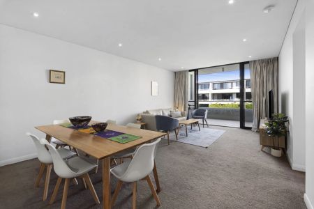 Spacious & Stylish Apartment in Sought-After Kingston Place - Photo 3