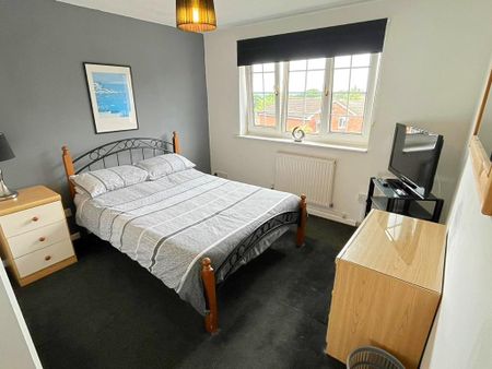 3 bedroom semi-detached house to rent - Photo 3