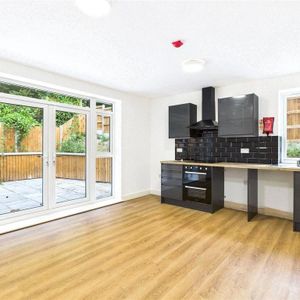 House share to rent - Photo 2