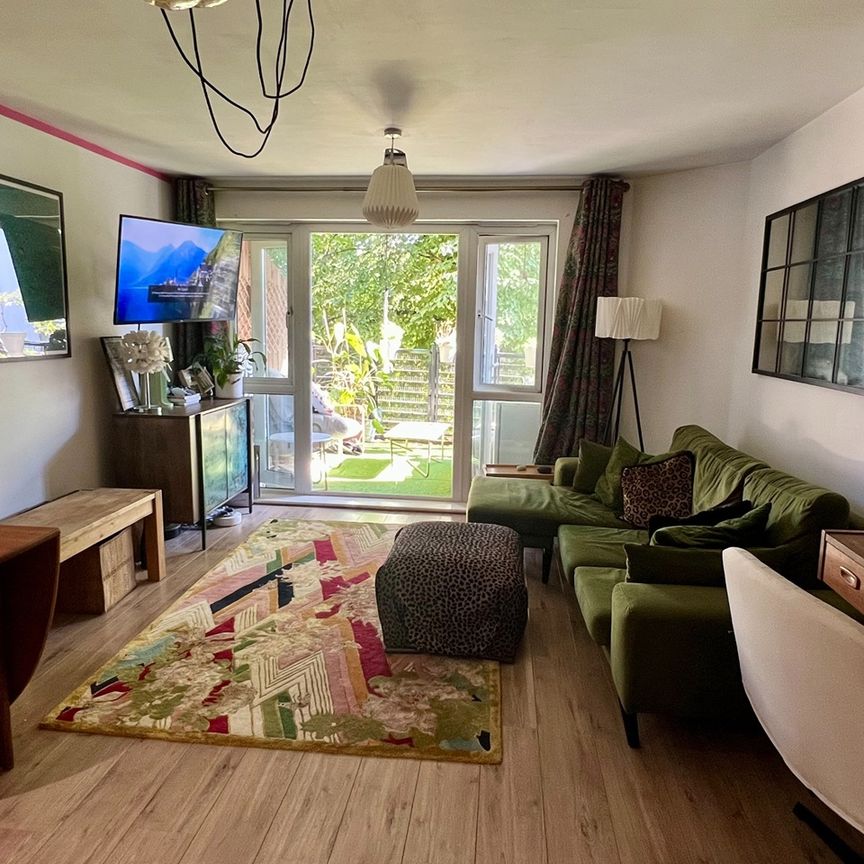 2 Bed Flat, St. Georges Way, SE15 - Photo 1