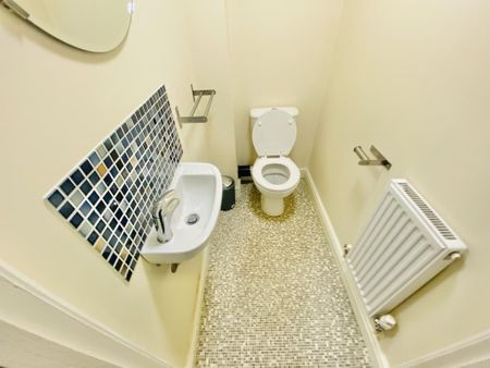 6 bedroom terraced house to rent - Photo 2