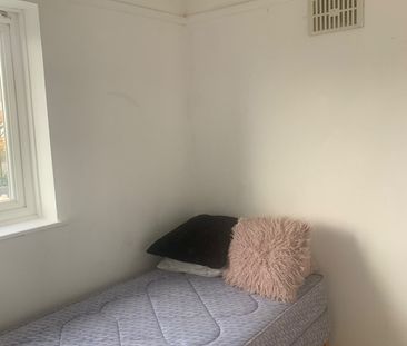 3 Bed Semi-Detached House, Beechdale Roaf, NG8 - Photo 5