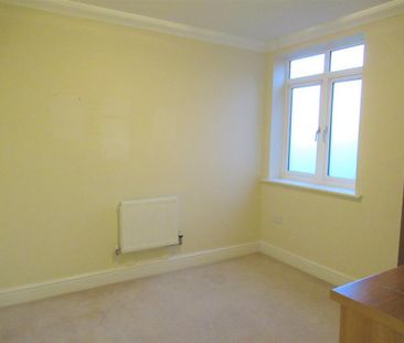 4 bedroom semi-detached house to rent - Photo 2