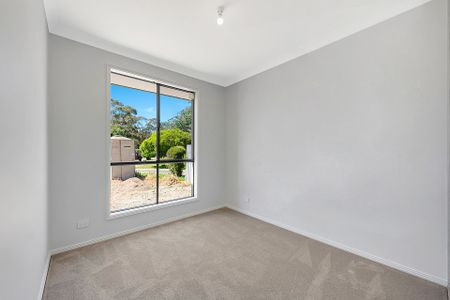 Near New Modern Living &vert; Walking Distance Elizabeth Shopping Centre - Photo 3