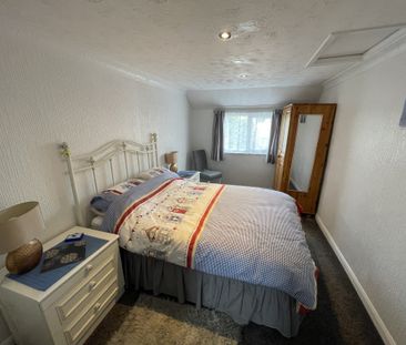 The Glebe, Great Yarmouth, Hemsby - Photo 3