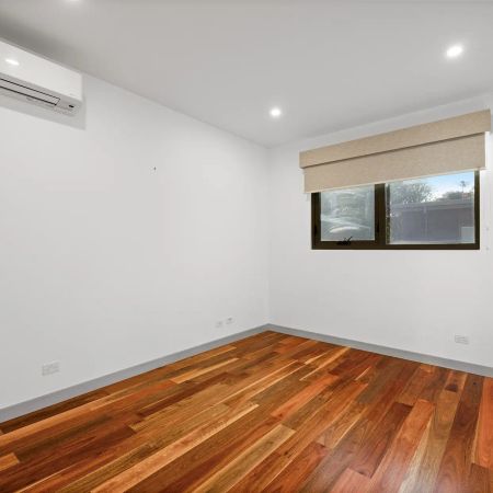 Elegant Coastal Living in Cowes! - Photo 5