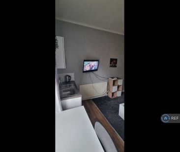 1 bedroom in a house share to rent - Photo 6