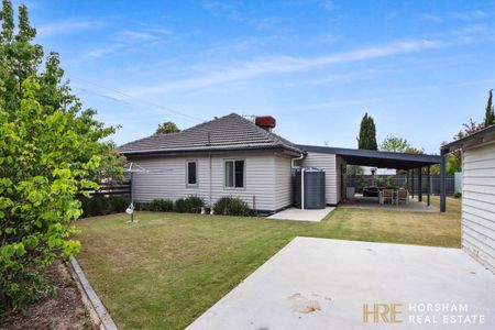 Stylish Family Home in Horsham - Photo 5
