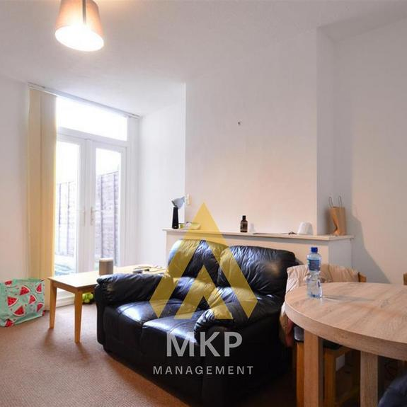 4 bedroom terraced house to rent - Photo 1