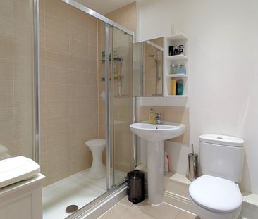 Shetland Close, Woking, Surrey, GU21 - Photo 4