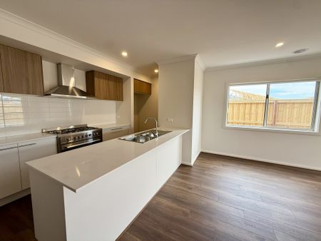 29 Imitation Road, Tarneit VIC - Photo 5